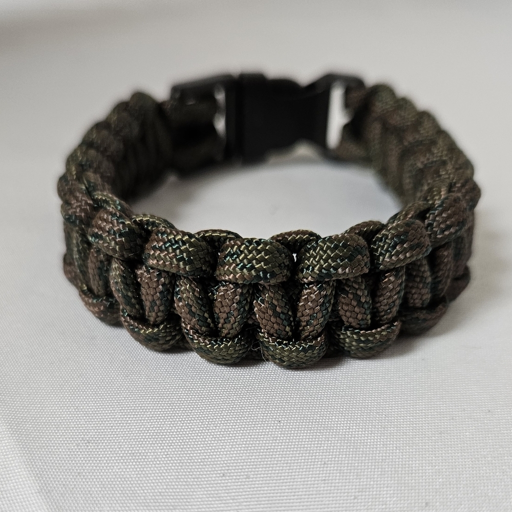 Green and‎ Brown Camo 550 Paracord Bracelet Size 7.5"